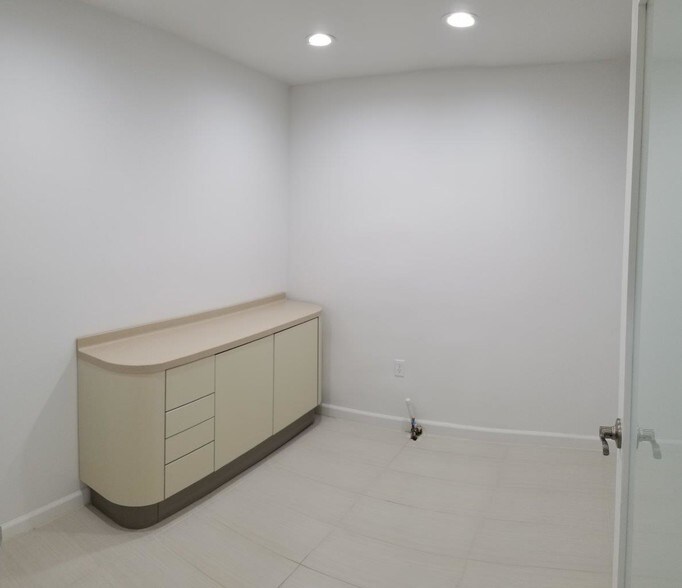 More Photos Of 12022 Inglewood Ave, Hawthorne Medical For Sale