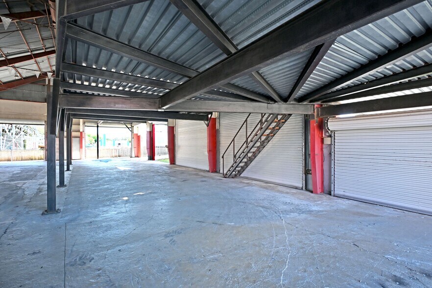 More Photos Of 1123 Bowie St, Seguin Warehouse For Sale