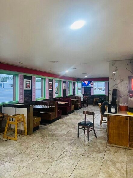 More Photos Of 511 W Fort Williams St, Sylacauga Restaurant For Sale
