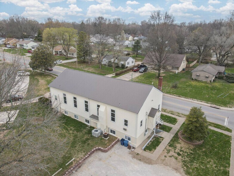 More Photos Of 2440 E Seminole St, Springfield Specialty For Sale