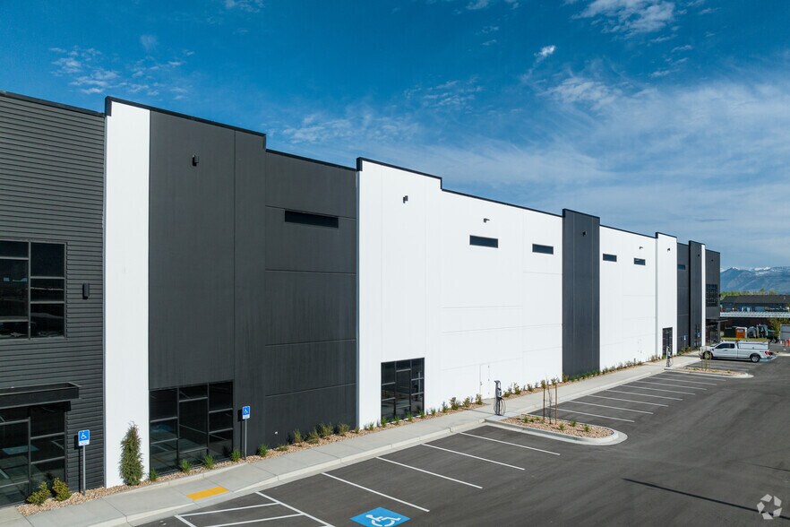 More Photos Of 2111 Center Street, Springville Warehouse For Lease