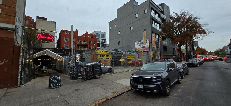 Primary Photo Of 354 Metropolitan Ave, Brooklyn Restaurant For Lease