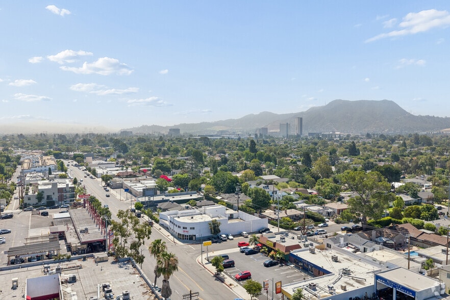 More Photos Of 10520 Magnolia Blvd, North Hollywood Office For Sale