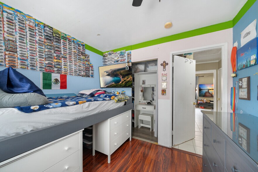 More Photos Of 2516 Elsinore St, Los Angeles Multifamily For Sale