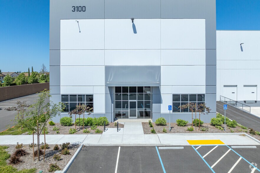 More Photos Of 3100 Ramco St, West Sacramento Distribution For Lease