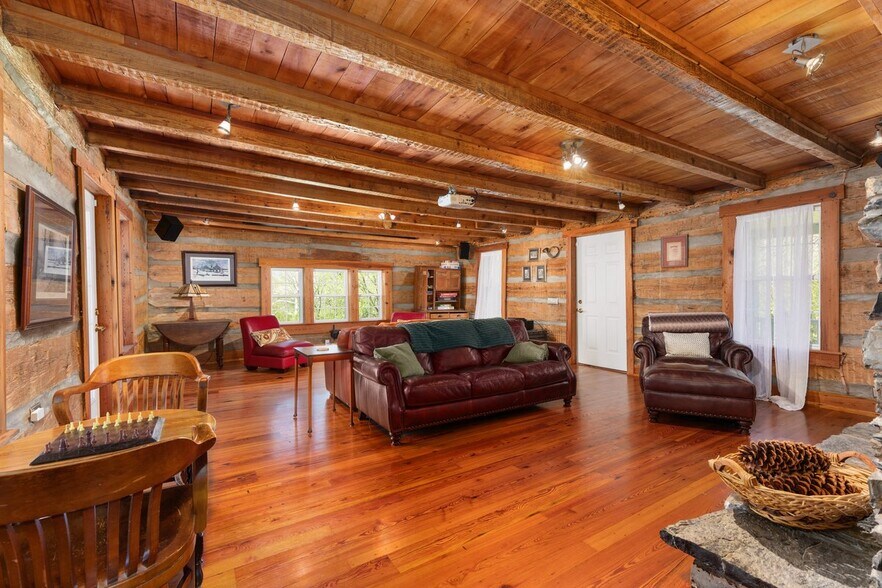 More Photos Of 315 Ganders Dr, Luray Hospitality For Sale