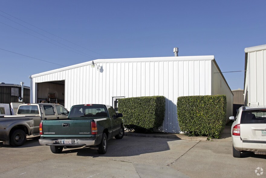 More Photos Of 7700 Melrose Ln, Oklahoma City Unknown For Lease