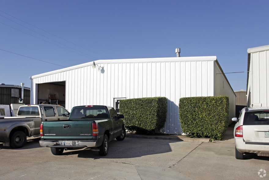 More Photos Of 7700 Melrose Ln, Oklahoma City Unknown For Lease
