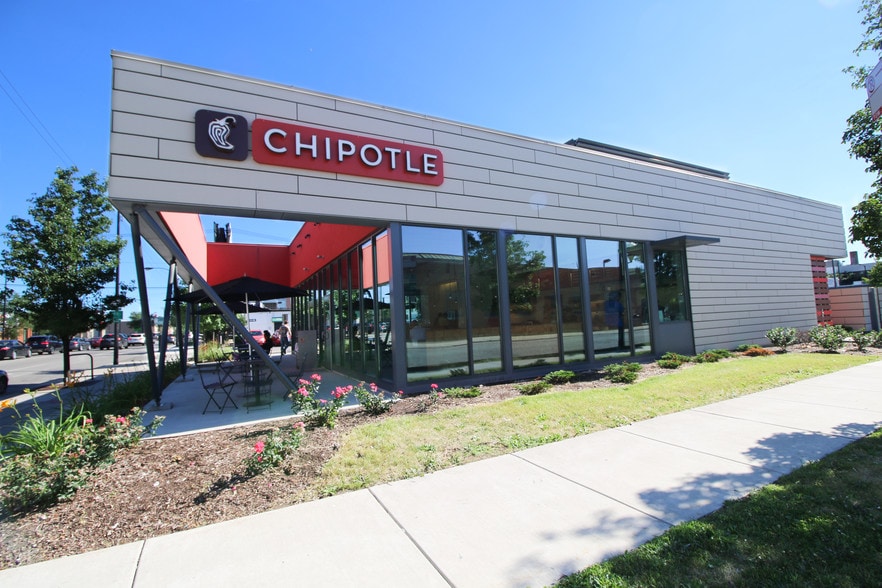 Primary Photo Of 1132 S Clinton St, Chicago Fast Food For Sale