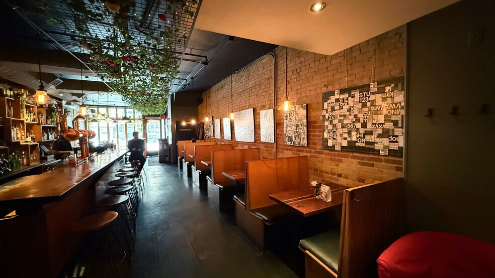 More Photos Of 563 Bloor St W, Toronto Storefront Retail Office For Sale