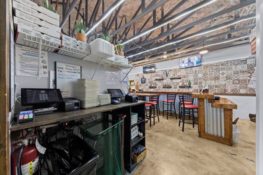 More Photos Of 330 College Dr, Orange Park Freestanding For Sale