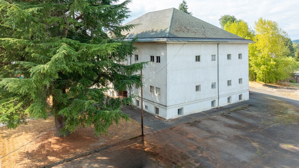 More Photos Of 229 E Monroe St, Carlton Apartments For Sale