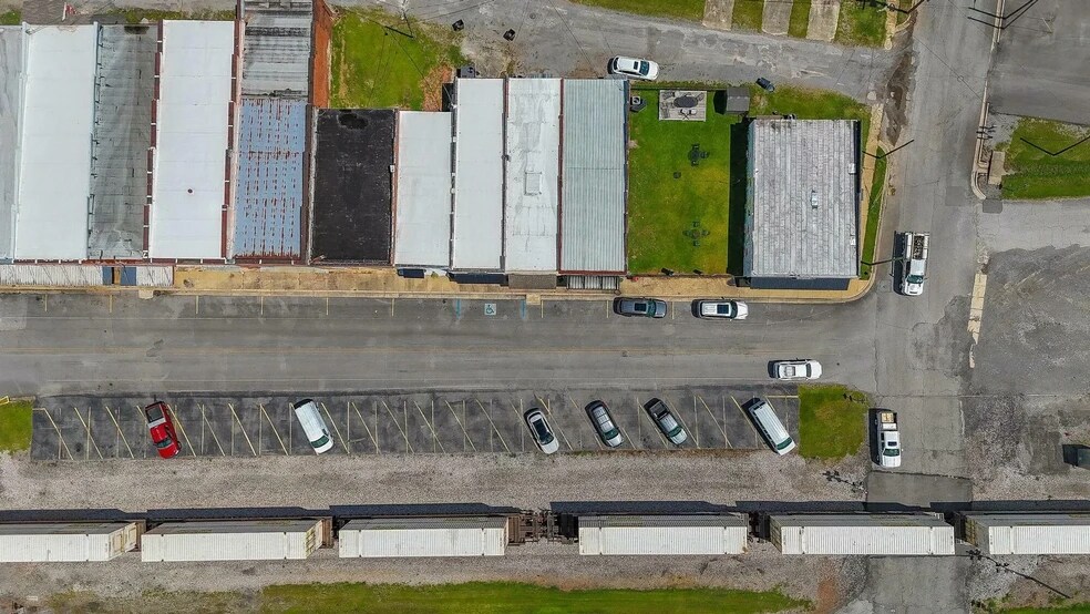 More Photos Of 46 Railroad Ave, Falkville Storefront For Sale