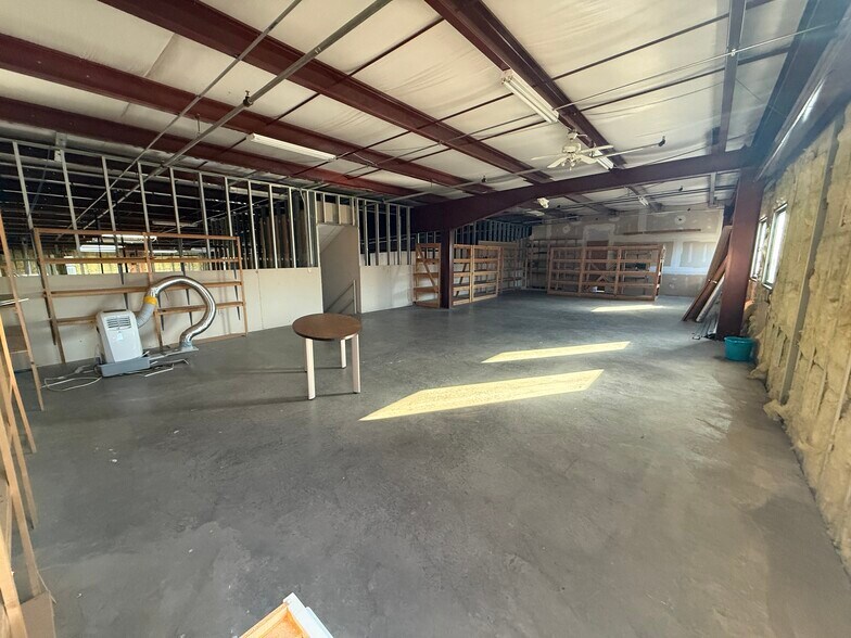 More Photos Of 12635-12651 Hemlock St, Overland Park Showroom For Sale