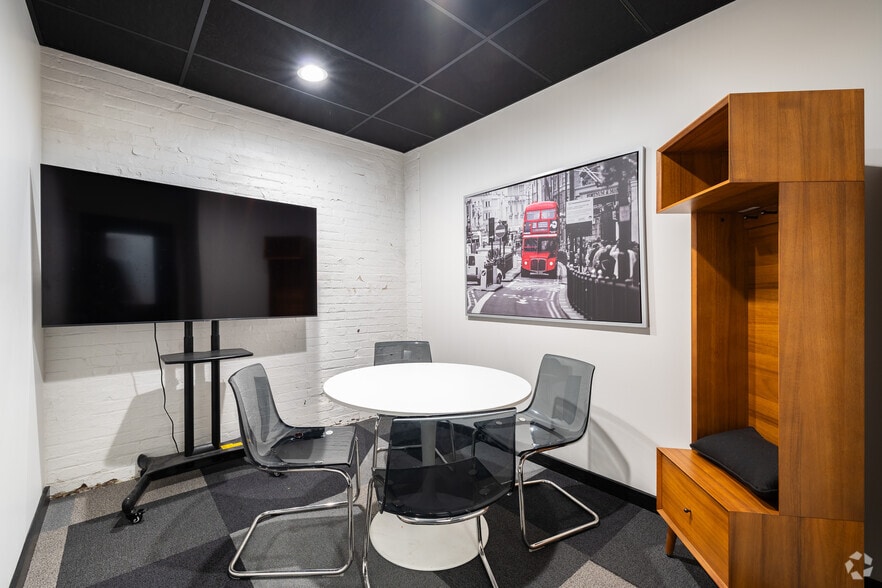 More Photos Of 2311-2315 Locust St, Saint Louis Office For Lease