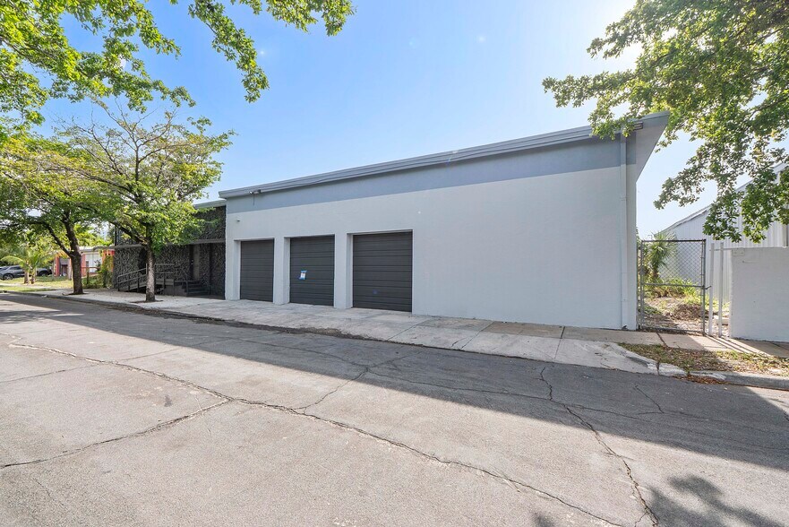 More Photos Of 530 17th St, West Palm Beach Light Distribution For Lease