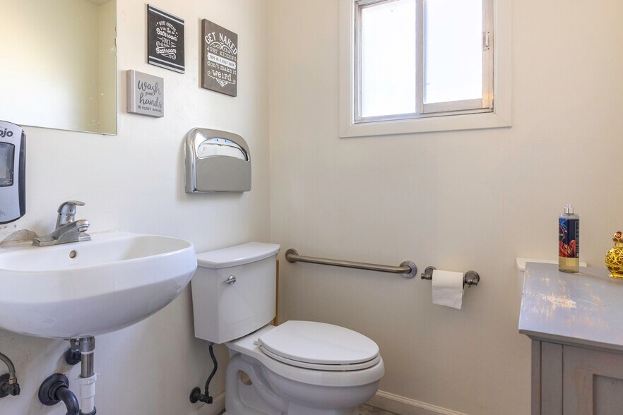 More Photos Of 1 E Apache St, Wickenburg Office For Sale