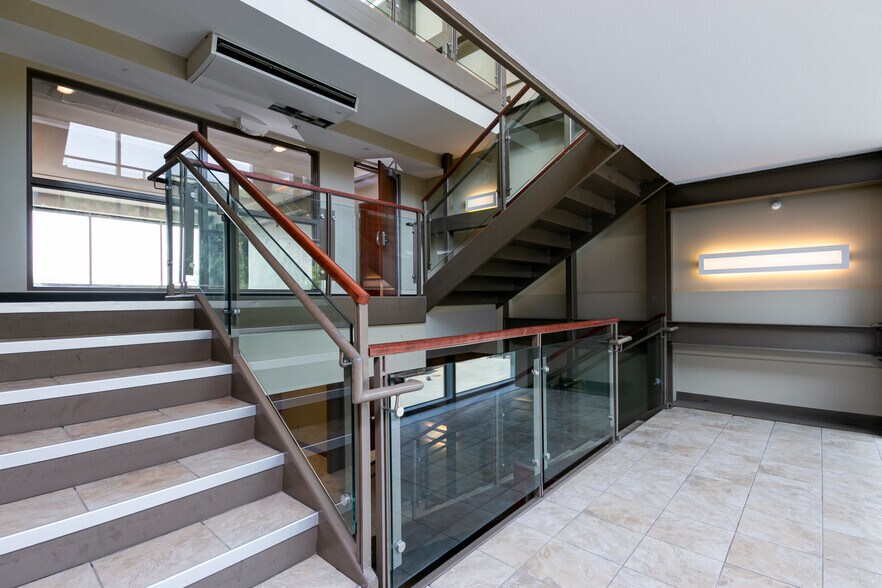 More Photos Of 1632 McCain Ln, Manhattan Sorority Fraternity House For Sale