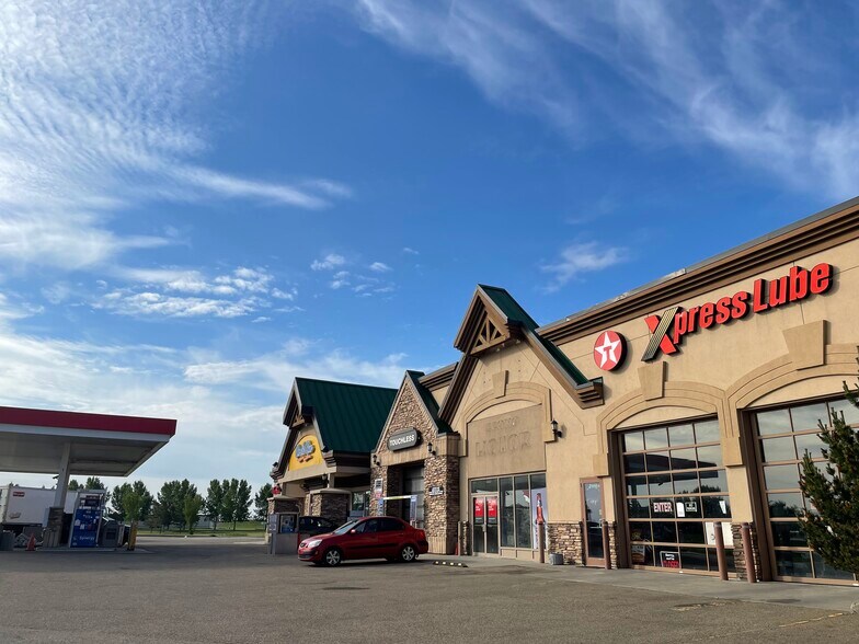 More Photos Of 411 Airport Rd E, Leduc County Storefront For Lease