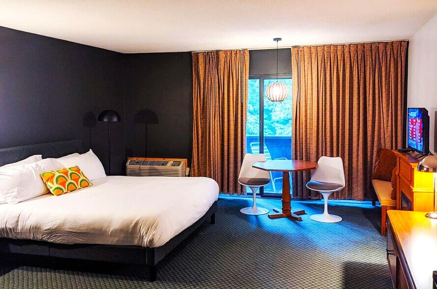 More Photos Of 334 NY-32A, Palenville Hotel For Sale