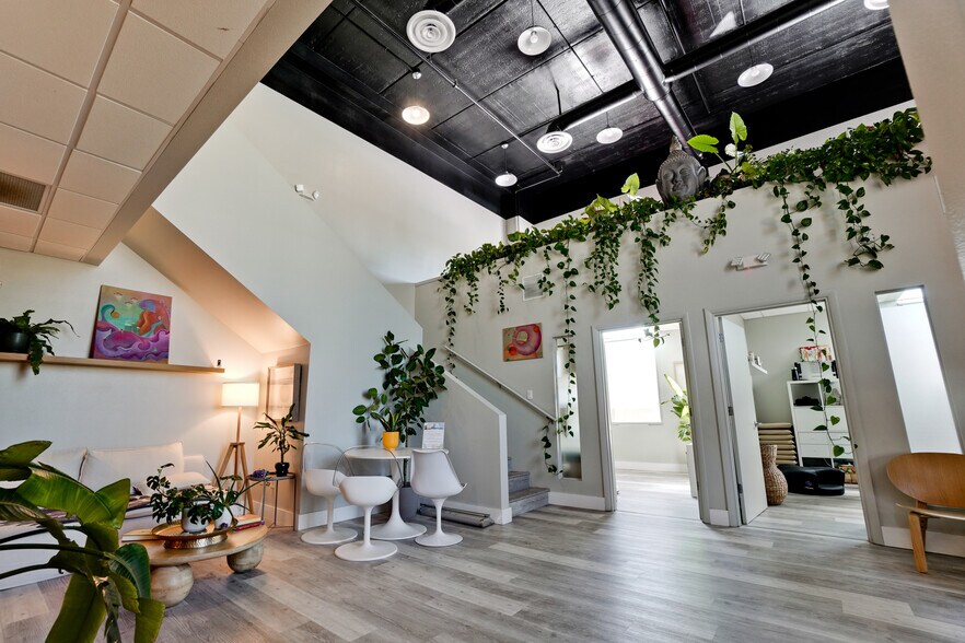 More Photos Of 2170 Main St, Sarasota Loft Creative Space For Sale
