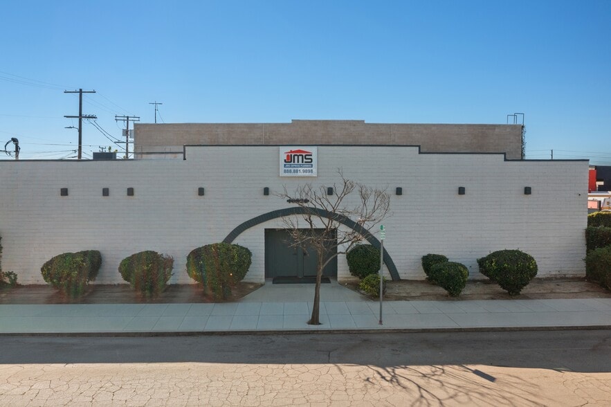 More Photos Of 18522 Gresham St, Northridge Warehouse For Sale