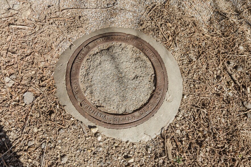 More Photos Of 3101 S Broadway St, Wichita Freestanding For Sale