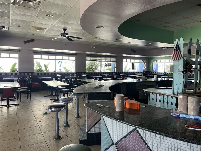 More Photos Of 223 9th Ave S, Jacksonville Beach Restaurant For Lease