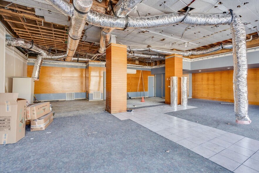 More Photos Of 560 W Main St, Abingdon Storefront For Lease