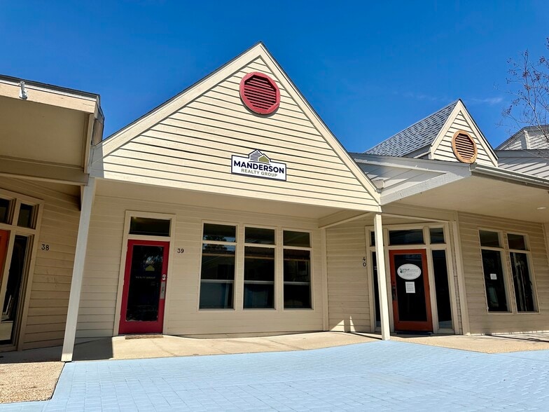 Primary Photo Of 913 Gulf Breeze Pky, Gulf Breeze General Retail For Sale