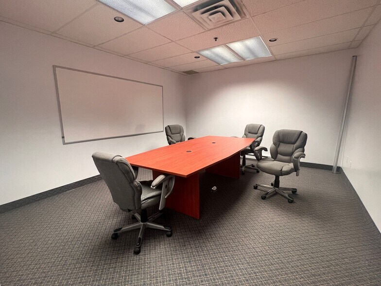 More Photos Of 3005 Boul Matte, Brossard Office For Lease