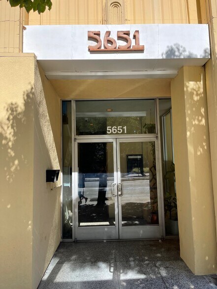 More Photos Of 5651 Wilshire Blvd, Los Angeles Storefront Retail Office For Lease