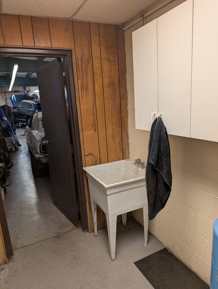 More Photos Of 994 Rhyne Rd, Clover Light Manufacturing For Sale