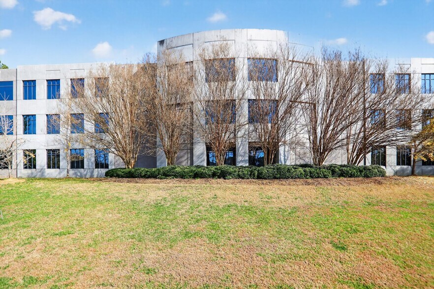 Primary Photo Of 5955 State Bridge Rd, Johns Creek Coworking Space