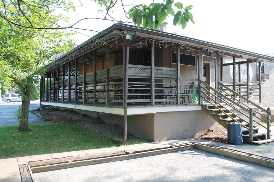 More Photos Of 3036 E State St, Hermitage Bar For Sale