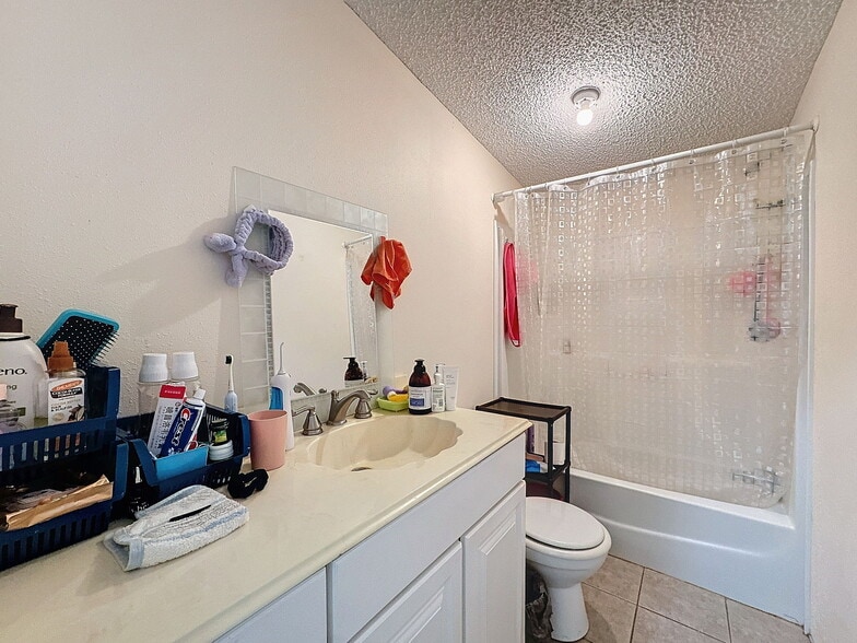 More Photos Of 15525 Shady Hills Rd, Spring Hill Restaurant For Sale