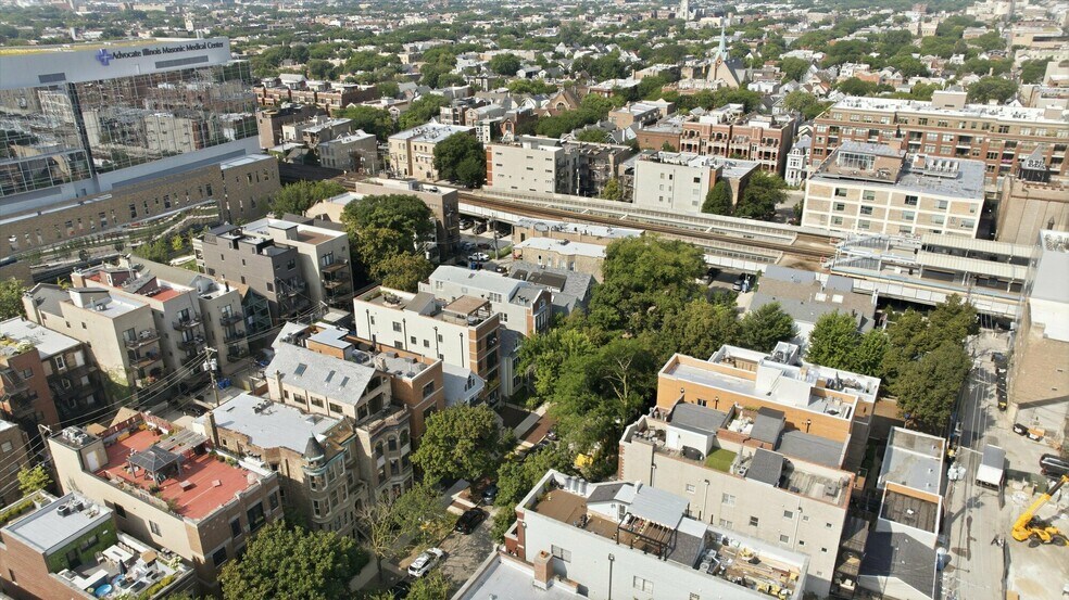 More Photos Of 905 W Fletcher St, Chicago Apartments For Sale