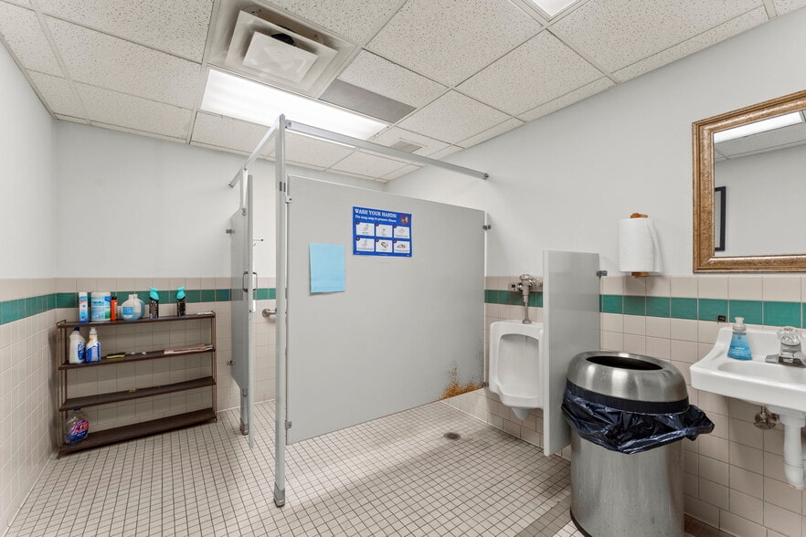 More Photos Of 8825 N Xylon Ave, Brooklyn Park Manufacturing For Sale