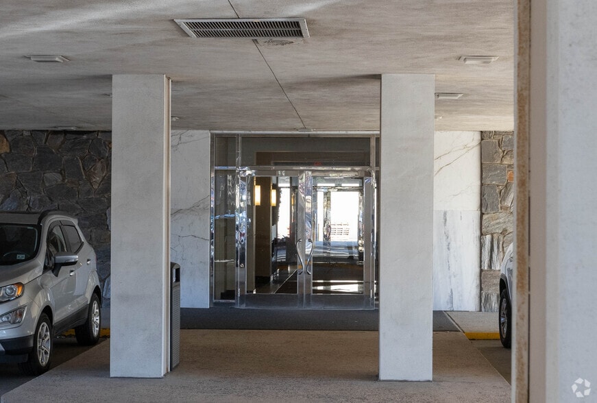 More Photos Of 20 Commerce Dr, Cranford Unknown For Lease