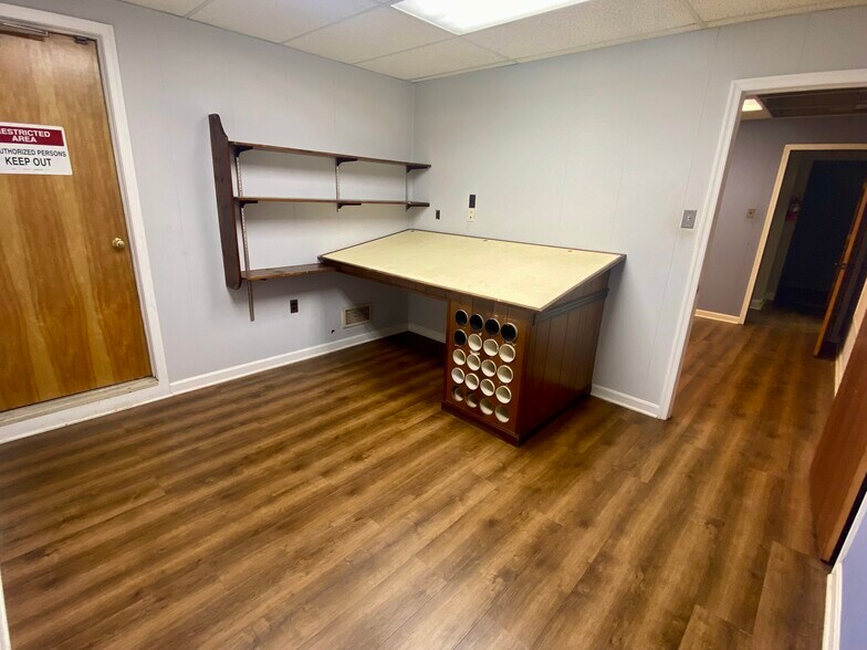 More Photos Of 1051 Cannons Ct, Woodbridge Industrial For Lease