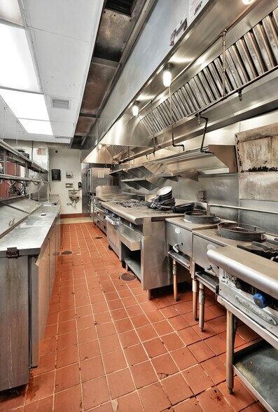 More Photos Of 211-221 Navarre Ave, Coral Gables Restaurant For Lease