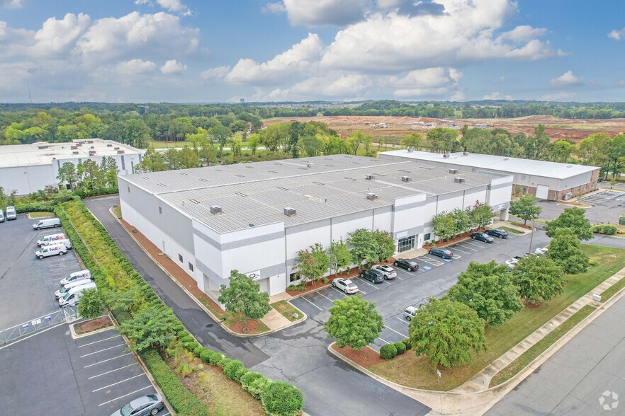 More Photos Of 520 Eagleton Downs Dr, Pineville Distribution For Lease