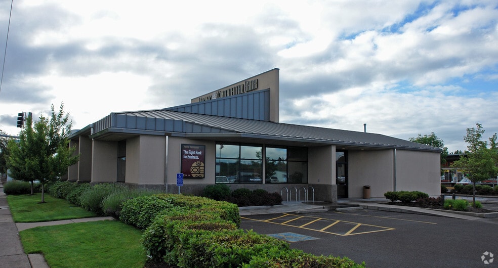 More Photos Of 2300-2460 W 11th Ave, Eugene Unknown For Lease