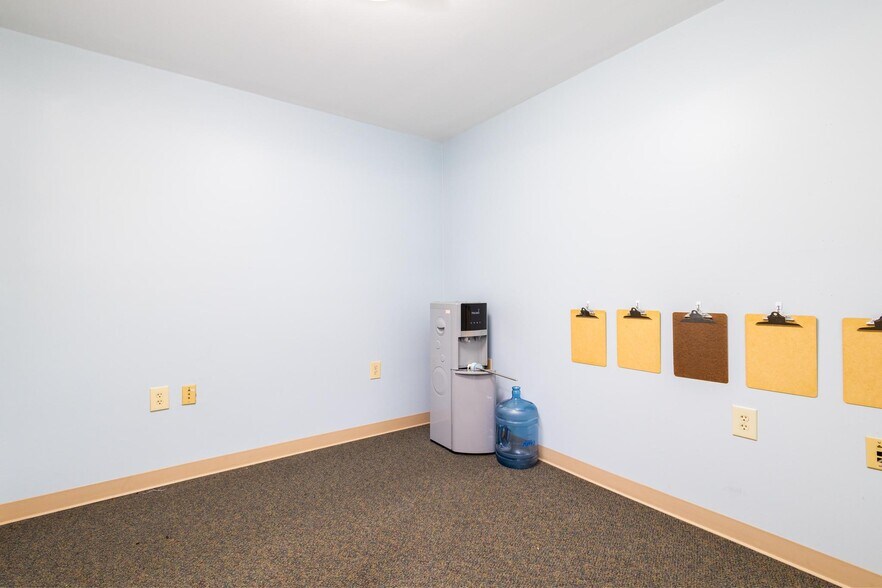 More Photos Of 66850 Executive Dr, Saint Clairsville Warehouse For Lease