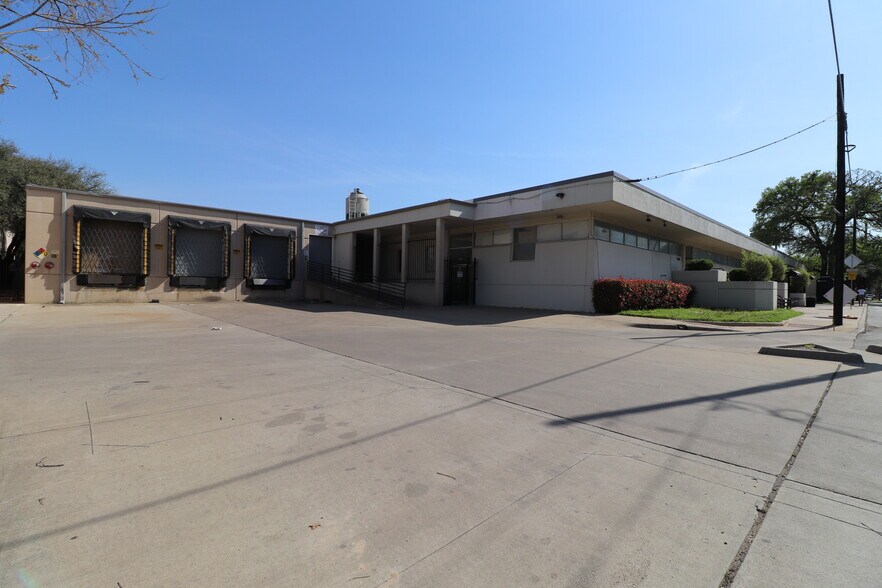 More Photos Of 3940-4306 Capitol Ave, Dallas Light Manufacturing For Sale