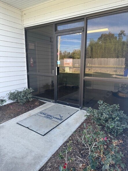 More Photos Of 933 Ridge Rd, Duson Service For Lease