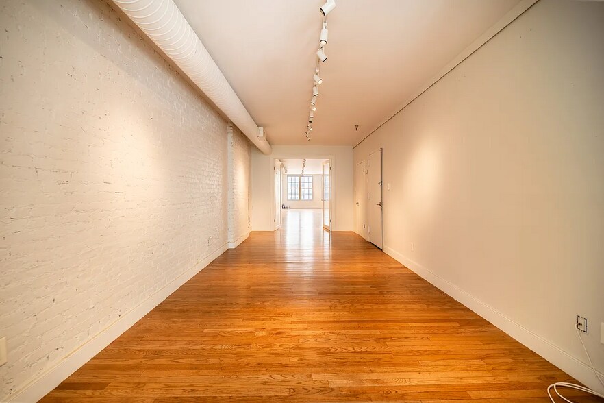 More Photos Of 111 W 17th St, New York Storefront Retail Office For Sale