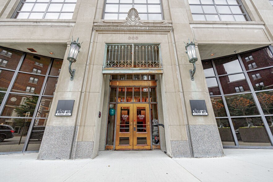 More Photos Of 366 E Broad St, Columbus Apartments For Lease