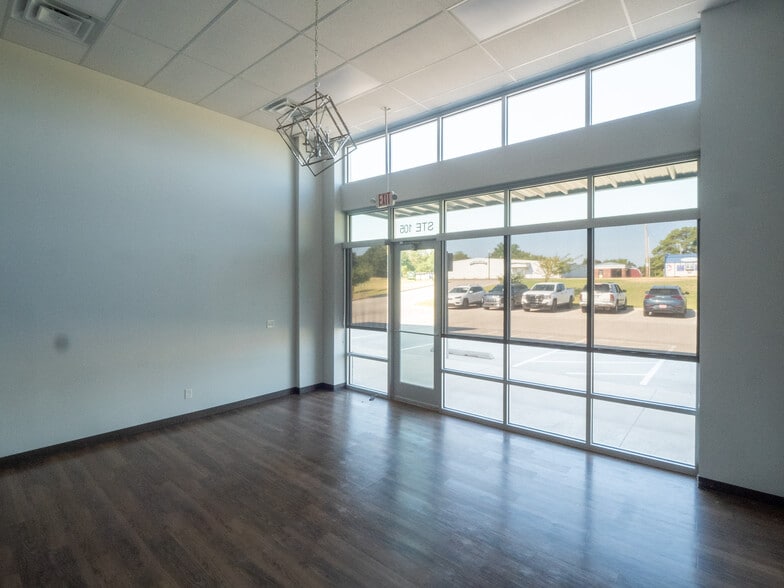 More Photos Of 1654-1664 S Choctaw Rd, Choctaw Freestanding For Lease