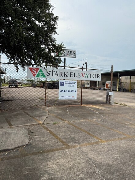 More Photos Of 1655 S 23rd St, Beaumont Service For Sale